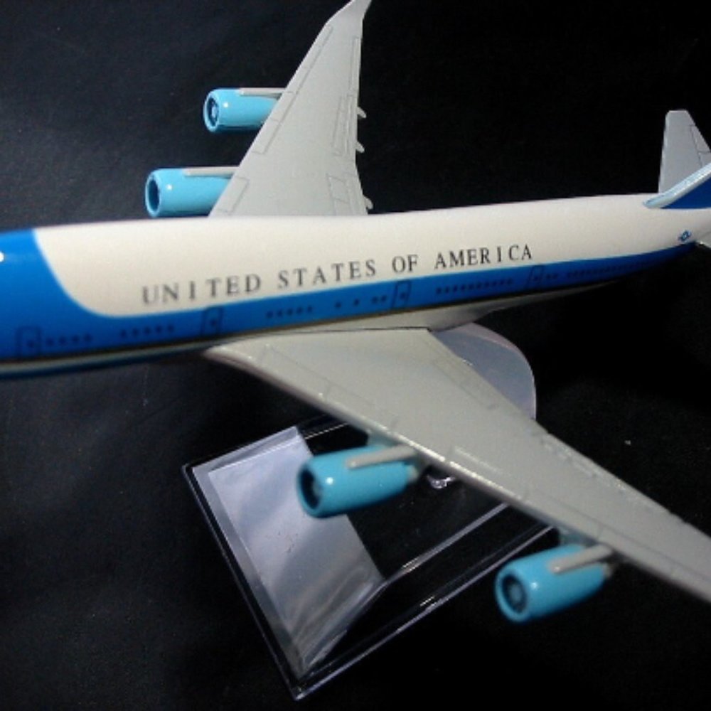 Mini Diecast AIR FORCE ONE Boeing 747 Jet Airplane on stand 6" long 6" wingspan.